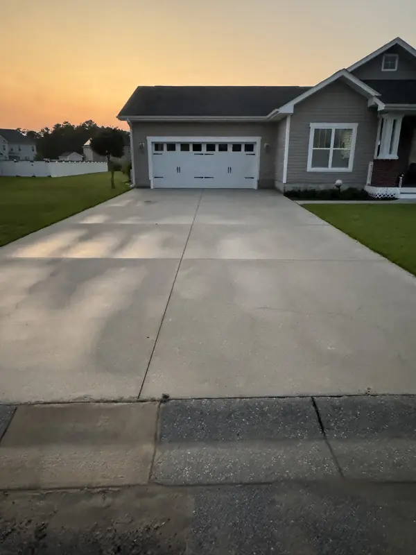 Craftsman driveway — after — Ray-Nor-Shine Pro Wash job photo