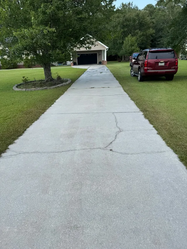 Driveway — after — Ray-Nor-Shine Pro Wash job photo
