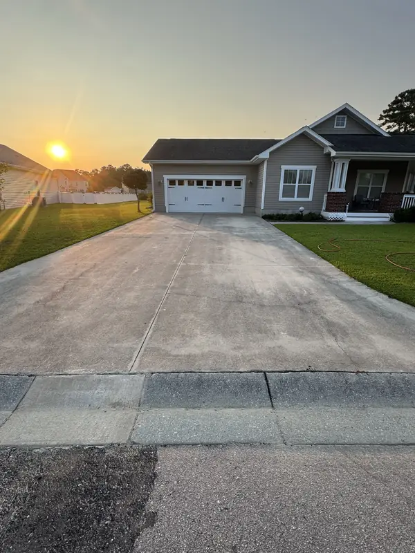 Craftsman driveway — before — Ray-Nor-Shine Pro Wash job photo