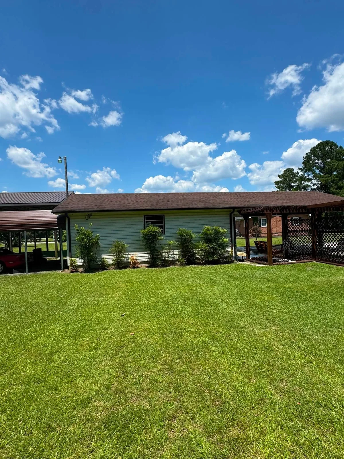 Ranch home in coastal NC after a full soft wash