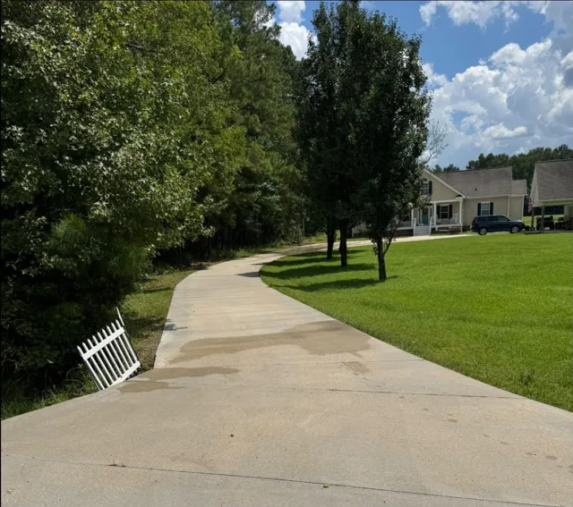 Long walkway — after — Ray-Nor-Shine Pro Wash job photo